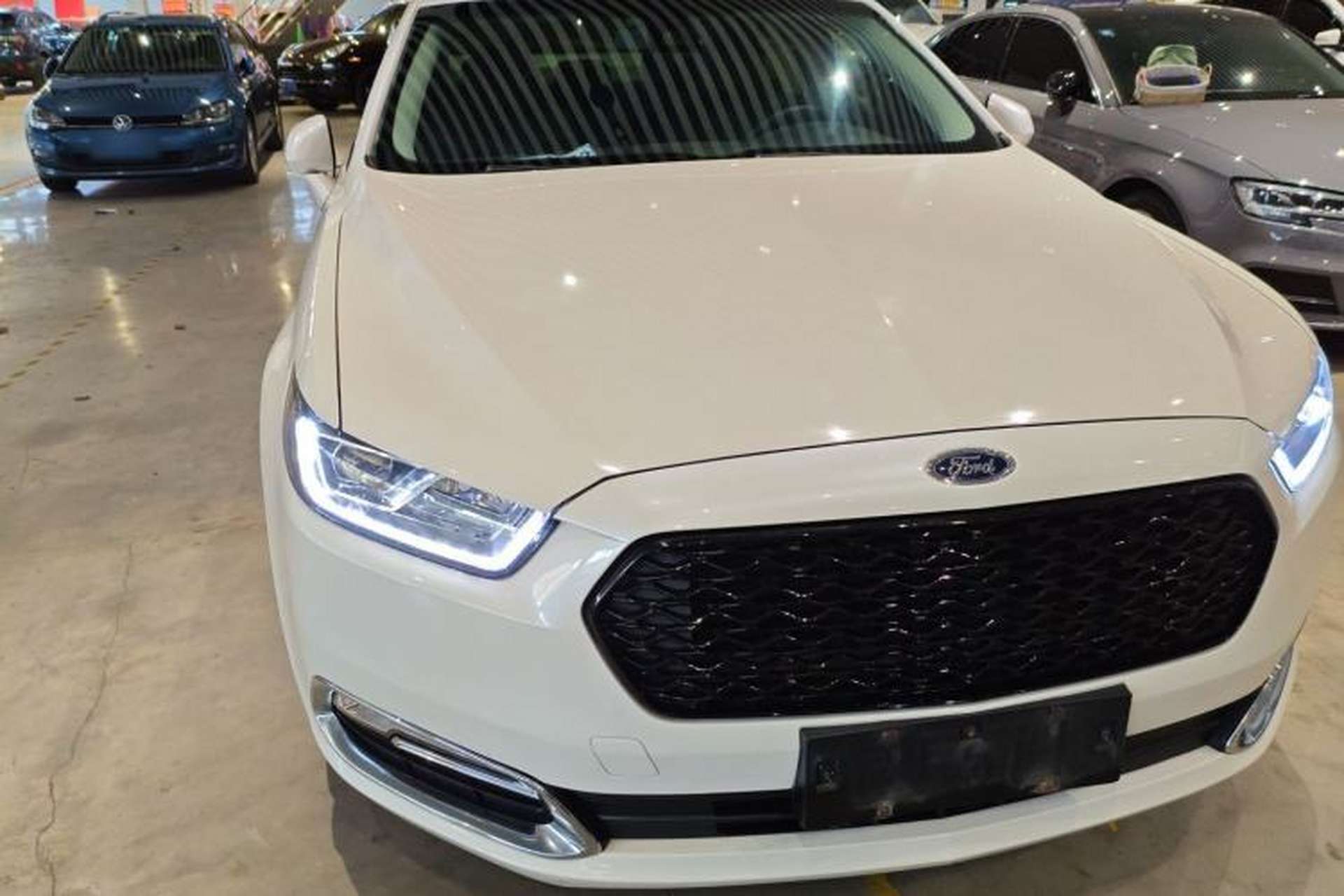 Used Ford Taurus 2017 EcoBoost 245 Fashion Edition Front