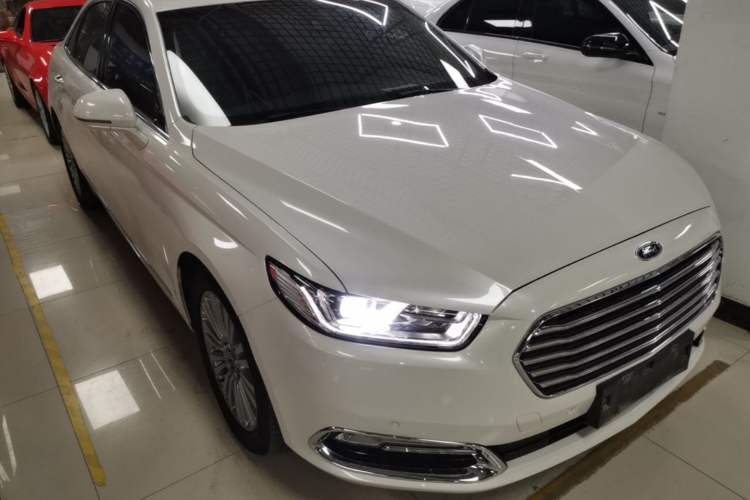 Used Ford Taurus 2017 Facelifted EcoBoost 245 Luxury Version Front Right 45 Deg