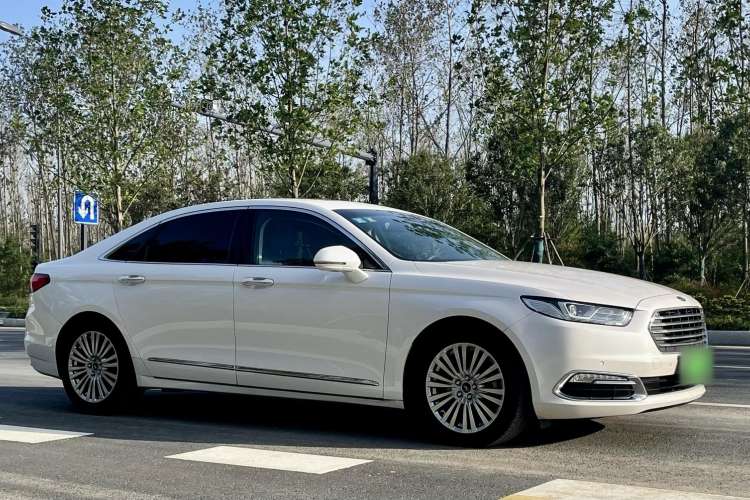 Used Ford Taurus 2017 EcoBoost 245 Luxury Model Front Right 45 Deg
