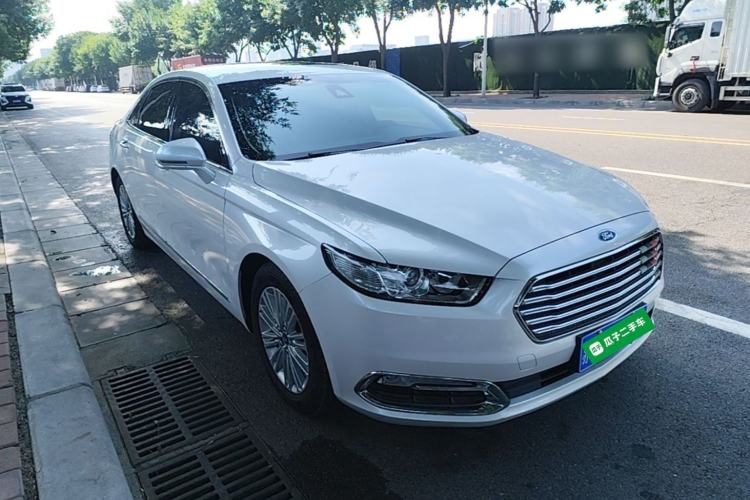 Used Ford Taurus 2017 EcoBoost 245 Fashion Edition Front Right 45 Deg