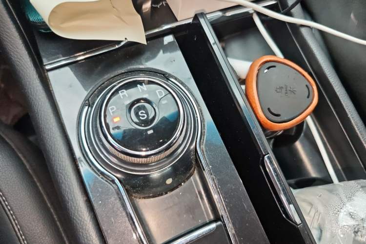 Used Ford Taurus 2017 EcoBoost 245 Fashion Edition Gear Lever