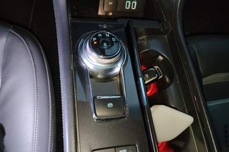 Used Ford Taurus 2017 EcoBoost 245 Luxury Model Gear Lever