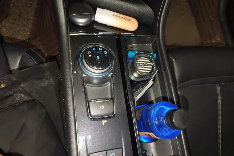 Used Ford Taurus 2017 EcoBoost 245 Fashion Edition Gear Lever