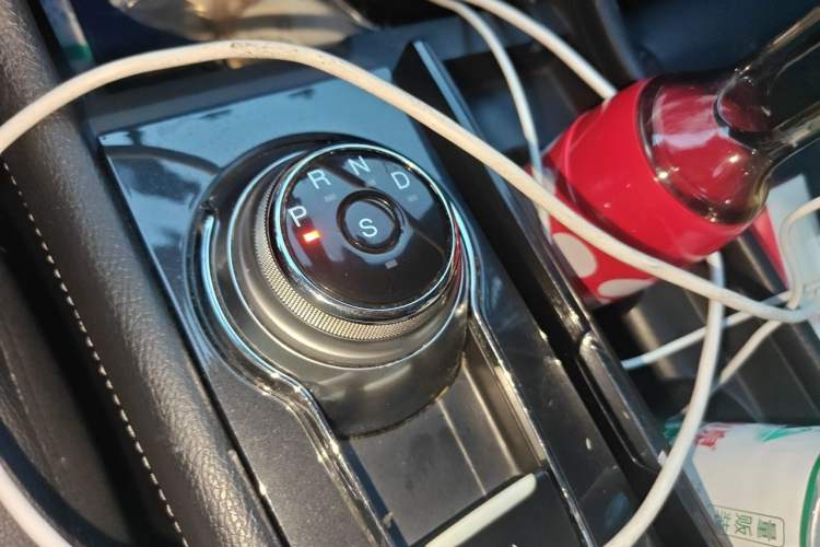Used Ford Taurus 2017 EcoBoost 245 Fashion Edition Gear Lever