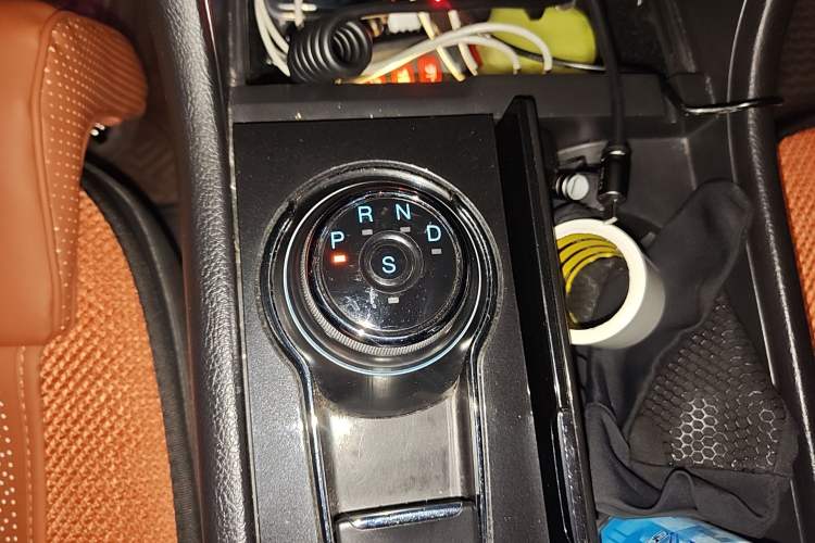 Used Ford Taurus 2017 EcoBoost 245 Luxury Model Gear Lever