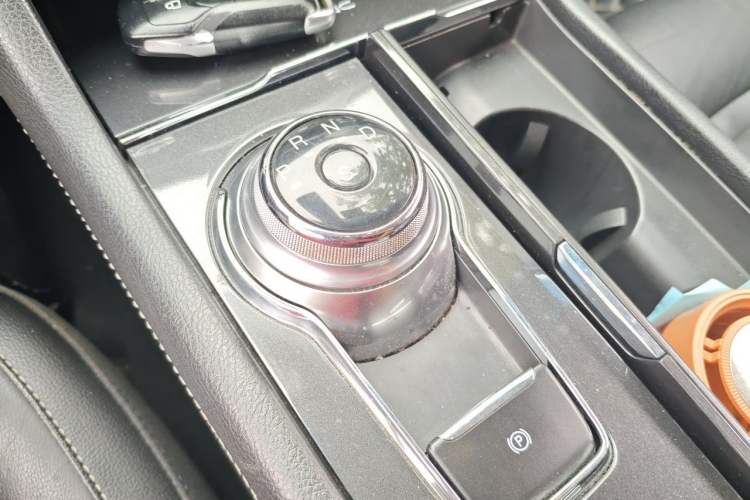 Used Ford Taurus 2017 EcoBoost 245 Fashion Edition Gear Lever