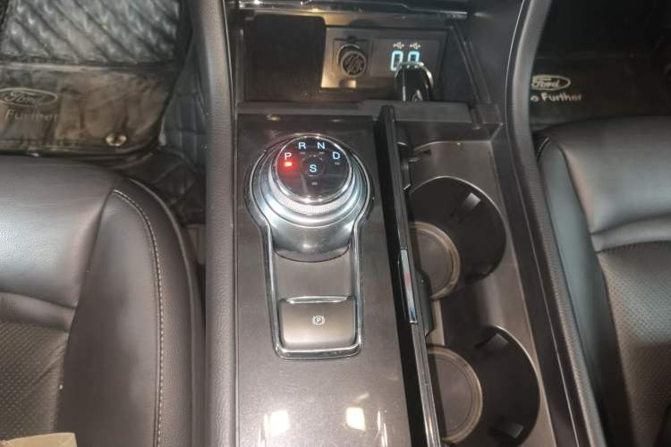 Used Ford Taurus 2017 EcoBoost 245 Fashion Edition Gear Lever