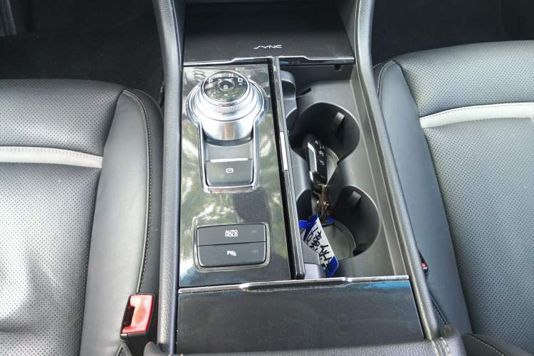 Used Ford Taurus 2017 EcoBoost 245 Luxury Model Gear Lever