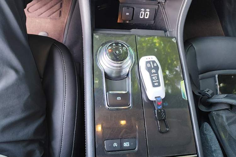Used Ford Taurus 2017 EcoBoost 245 Fashion Edition Gear Lever