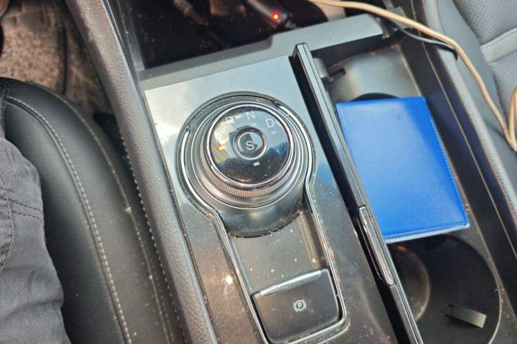Used Ford Taurus 2017 EcoBoost 245 Luxury Model Gear Lever