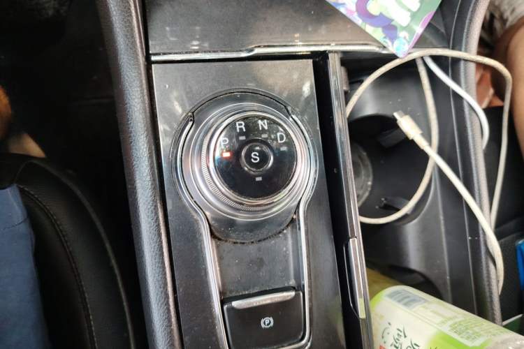 Used Ford Taurus 2017 EcoBoost 245 Fashion Edition Gear Lever