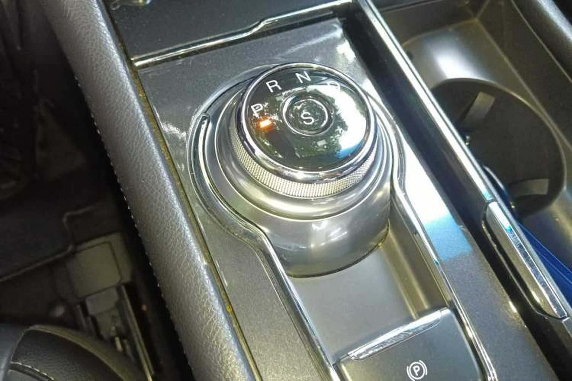 Used Ford Taurus 2017 EcoBoost 245 Fashion Edition Gear Lever