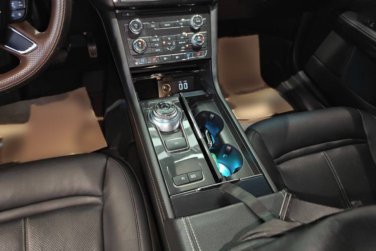 Used Ford Taurus 2017 EcoBoost 245 Fashion Edition Gear Lever