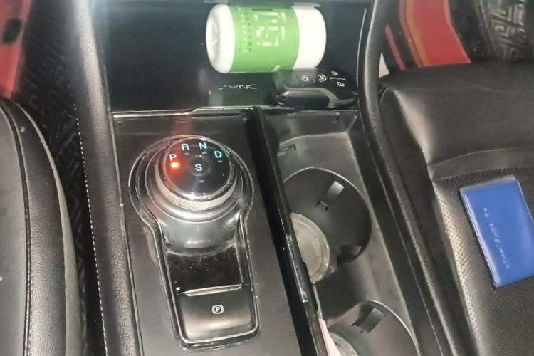 Used Ford Taurus 2017 EcoBoost 245 Fashion Edition Gear Lever
