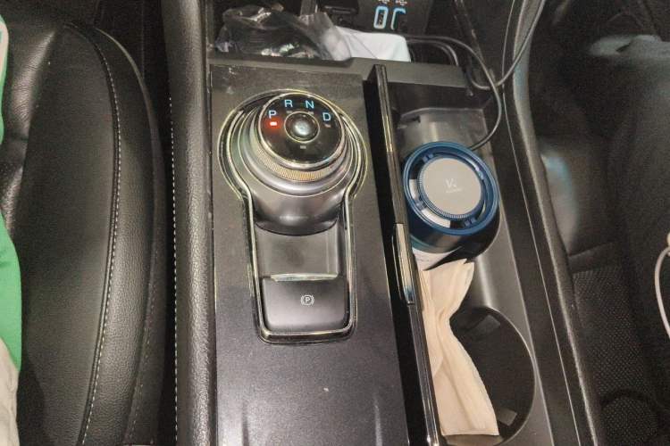 Used Ford Taurus 2017 EcoBoost 245 Fashion Edition Gear Lever