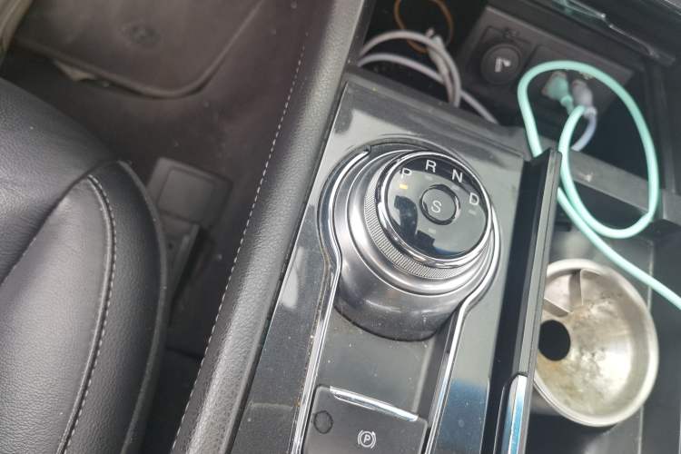 Used Ford Taurus 2017 EcoBoost 245 Fashion Edition Gear Lever