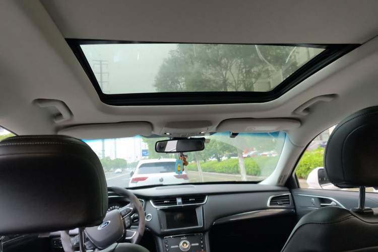 Used Ford Taurus 2017 EcoBoost 245 Luxury Model Headliner