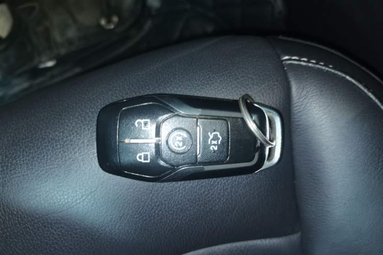 Used Ford Taurus 2017 EcoBoost 245 Fashion Edition Interior 1