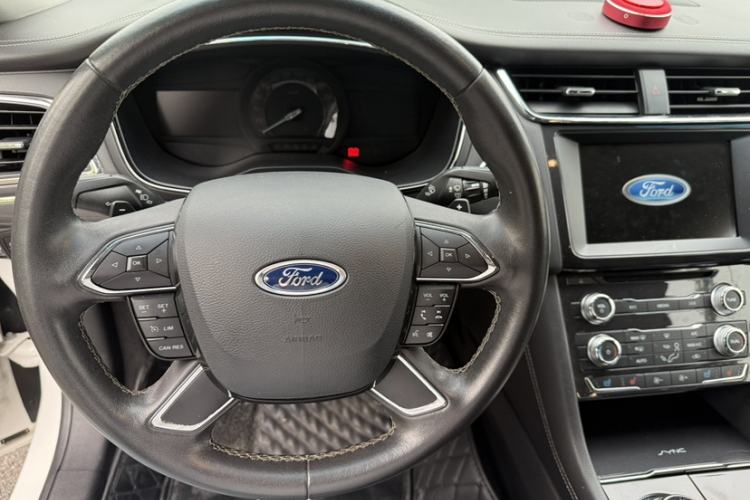 Used Ford Taurus 2017 EcoBoost 245 Fashion Edition Interior 2