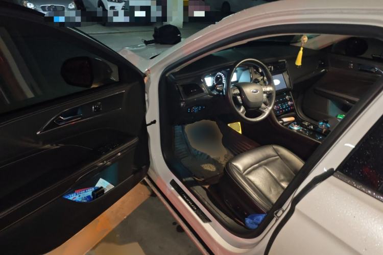 Used Ford Taurus 2017 EcoBoost 245 Fashion Edition Interior 3