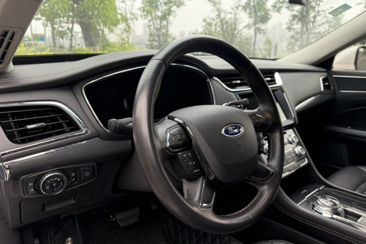 Used Ford Taurus 2017 EcoBoost 245 Fashion Edition Interior 3