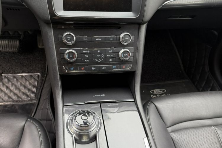 Used Ford Taurus 2017 EcoBoost 245 Fashion Edition Interior 4