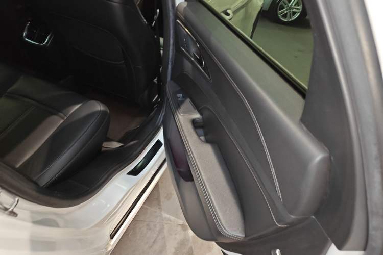 Used Ford Taurus 2017 EcoBoost 245 Fashion Edition Interior 6