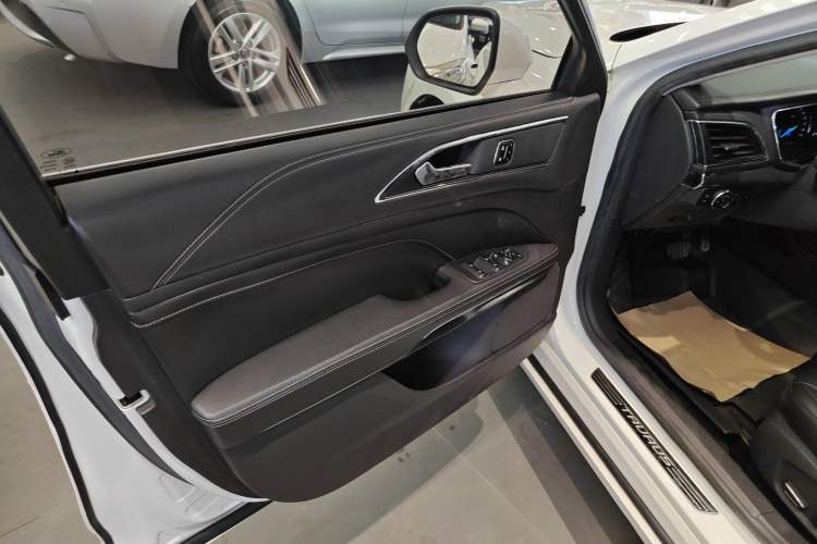 Used Ford Taurus 2017 EcoBoost 245 Fashion Edition Interior 7
