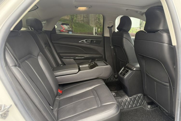 Used Ford Taurus 2017 EcoBoost 245 Fashion Edition Interior 8