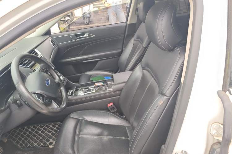 Used Ford Taurus 2017 EcoBoost 245 Fashion Edition Left Front Seat