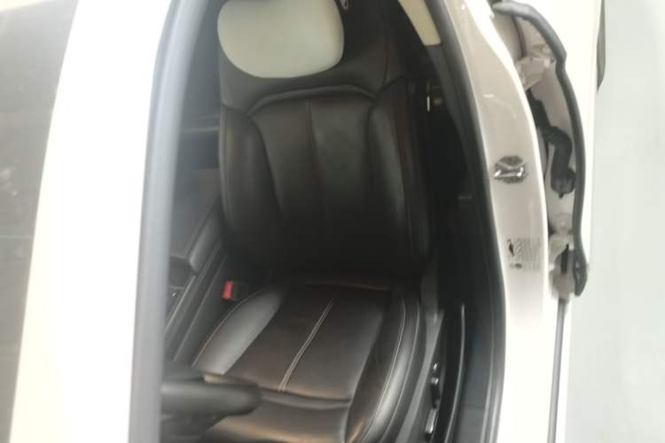 Used Ford Taurus 2017 EcoBoost 245 Fashion Edition Left Front Seat