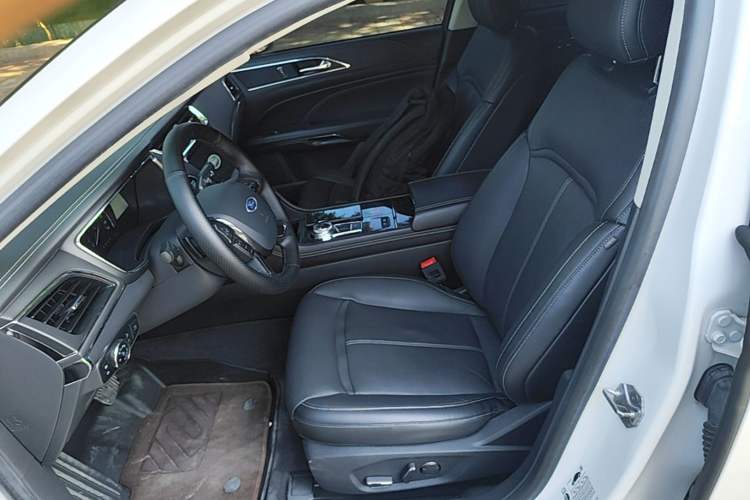 Used Ford Taurus 2017 EcoBoost 245 Fashion Edition Left Front Seat