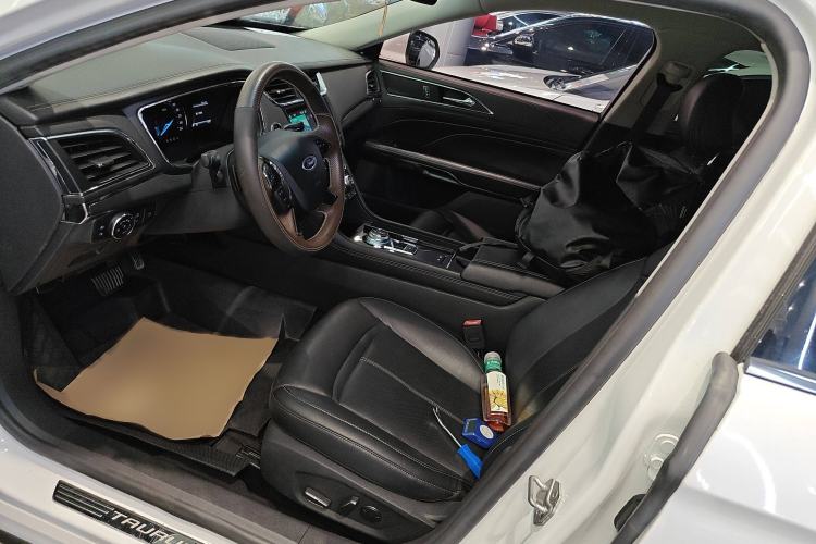 Used Ford Taurus 2017 EcoBoost 245 Fashion Edition Left Front Seat