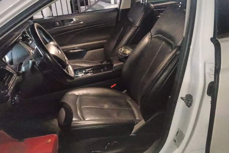 Used Ford Taurus 2017 EcoBoost 245 Fashion Edition Left Front Seat