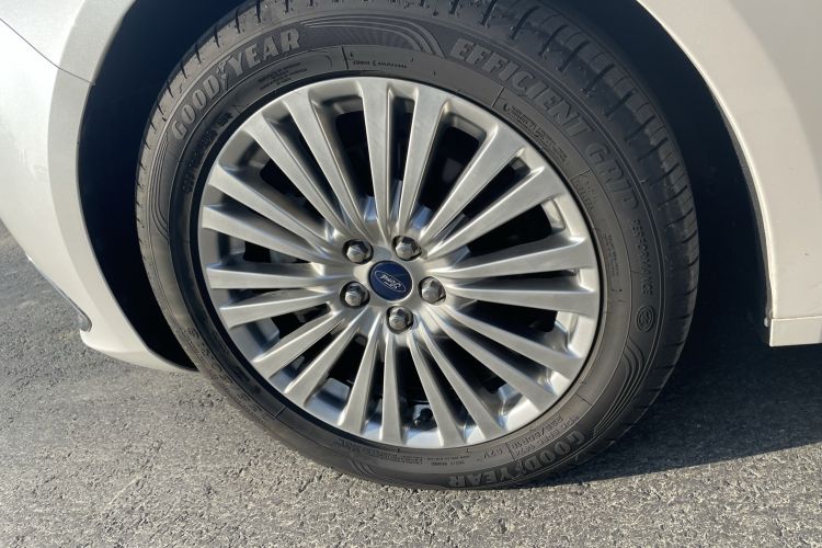 Used Ford Taurus 2017 EcoBoost 245 Luxury Model Left Front Wheel Hub