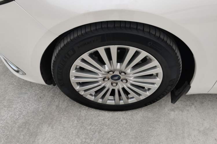 Used Ford Taurus 2017 EcoBoost 245 Luxury Model Left Front Wheel Hub