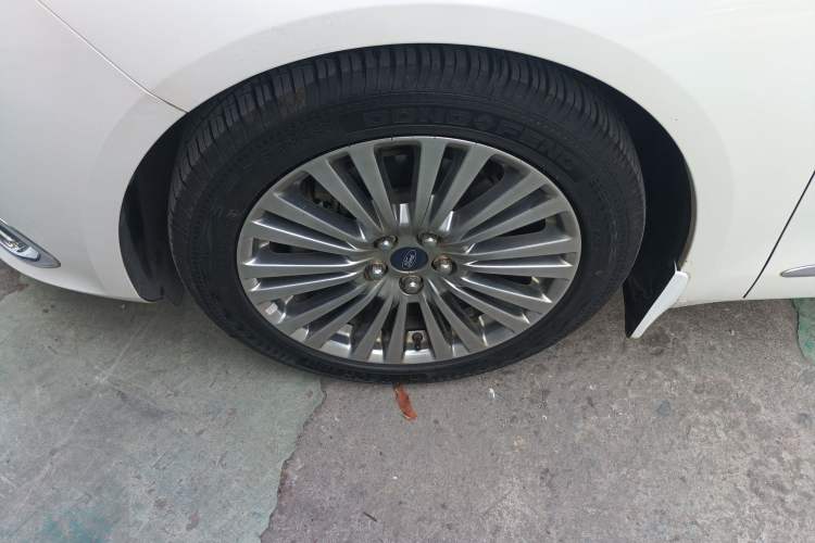 Used Ford Taurus 2017 EcoBoost 245 Luxury Model Left Front Wheel Hub