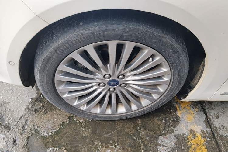 Used Ford Taurus 2017 EcoBoost 245 Flagship Model Left Front Wheel Hub