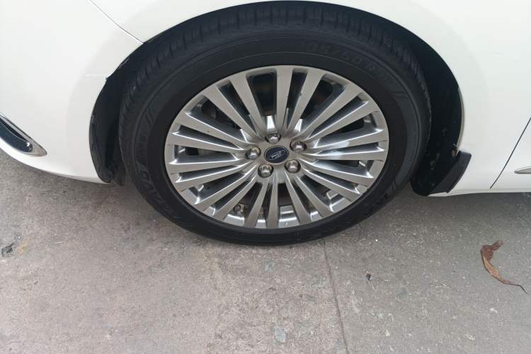 Used Ford Taurus 2017 EcoBoost 245 Luxury Model Left Front Wheel Hub