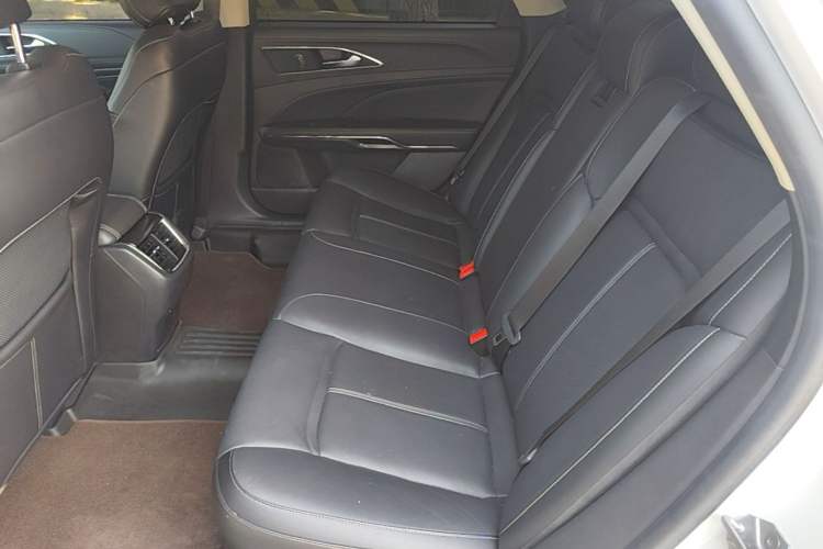 Used Ford Taurus 2017 EcoBoost 245 Fashion Edition Left Rear Seat