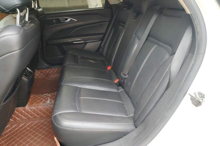 Used Ford Taurus 2017 EcoBoost 245 Fashion Edition Left Rear Seat