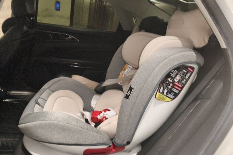 Used Ford Taurus 2017 EcoBoost 245 Fashion Edition Left Rear Seat