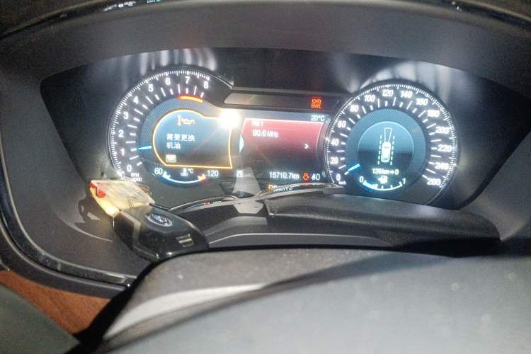 Used Ford Taurus 2017 EcoBoost 325 V6 Flagship Model Odometer Close Up