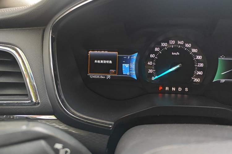 Used Ford Taurus 2017 EcoBoost 245 Fashion Edition Odometer Close Up