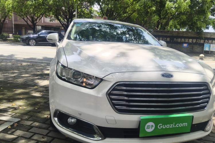 Used Ford Taurus 2017 EcoBoost 180 Luxury Model Right Front Headlight