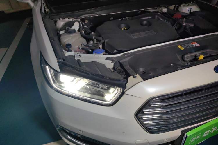 Used Ford Taurus 2017 EcoBoost 245 Luxury Model Right Front Headlight