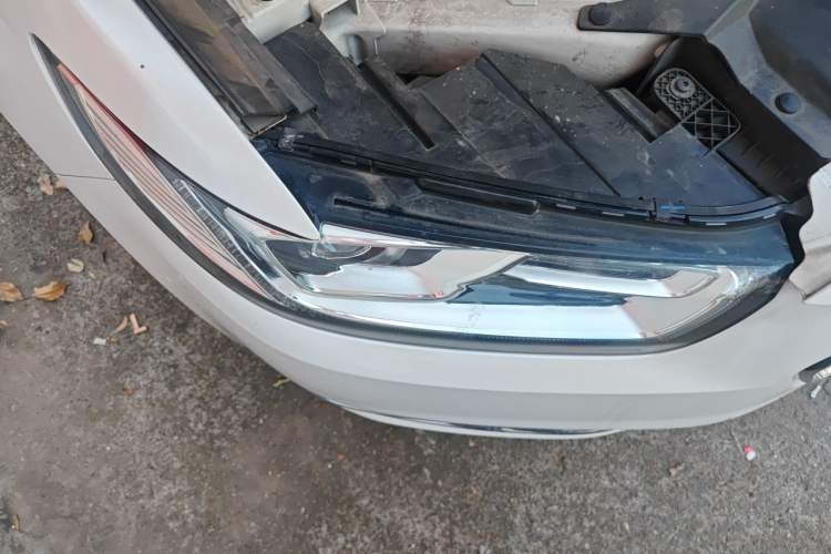 Used Ford Taurus 2017 EcoBoost 245 Flagship Model Right Front Headlight