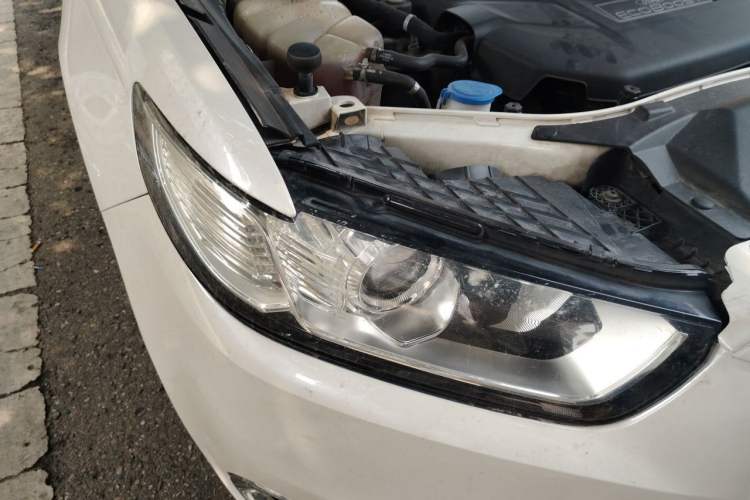 Used Ford Taurus 2017 EcoBoost 245 Fashion Edition Right Front Headlight