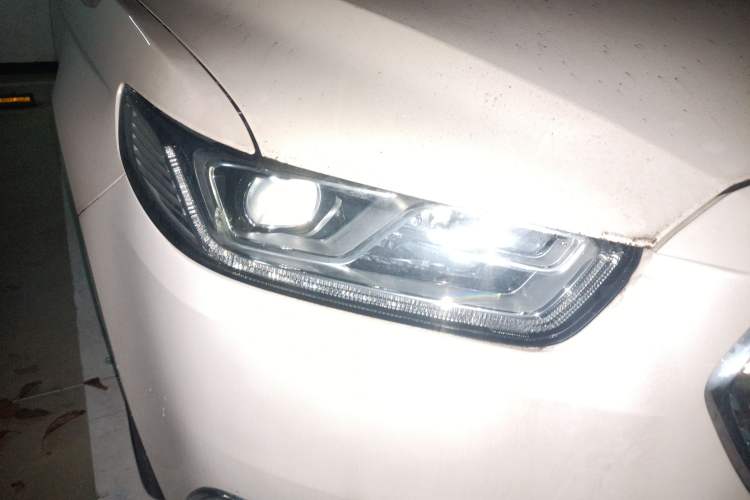 Used Ford Taurus 2017 EcoBoost 325 V6 Flagship Model Right Front Headlight