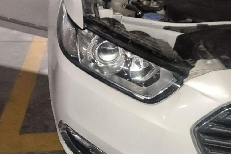 Used Ford Taurus 2017 EcoBoost 245 Fashion Edition Right Front Headlight